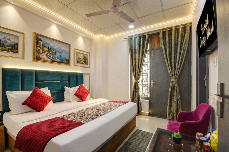 Room 5, Hotel Cozy Nest Rohini Near Rohini 18-19 Metro, Delhi