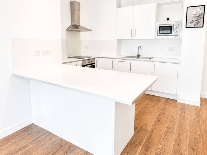 Interior 2, Spacious 2BR Sleeps 7, Long Stays, London