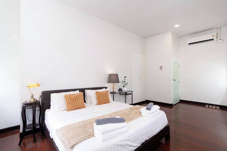 Room 2, Spacious Heritage House Prime Location Family Stay, Bang Rak