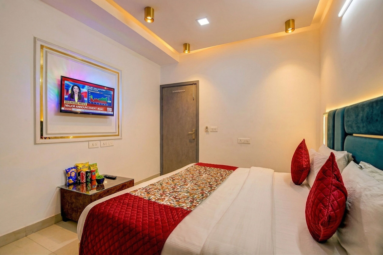 Room 3, Hotel Cozy Nest Rohini Near Rohini 18-19 Metro, Delhi