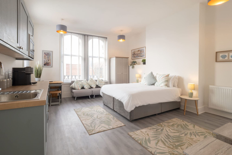Room 5, Host Stay Harbour Point, Kent