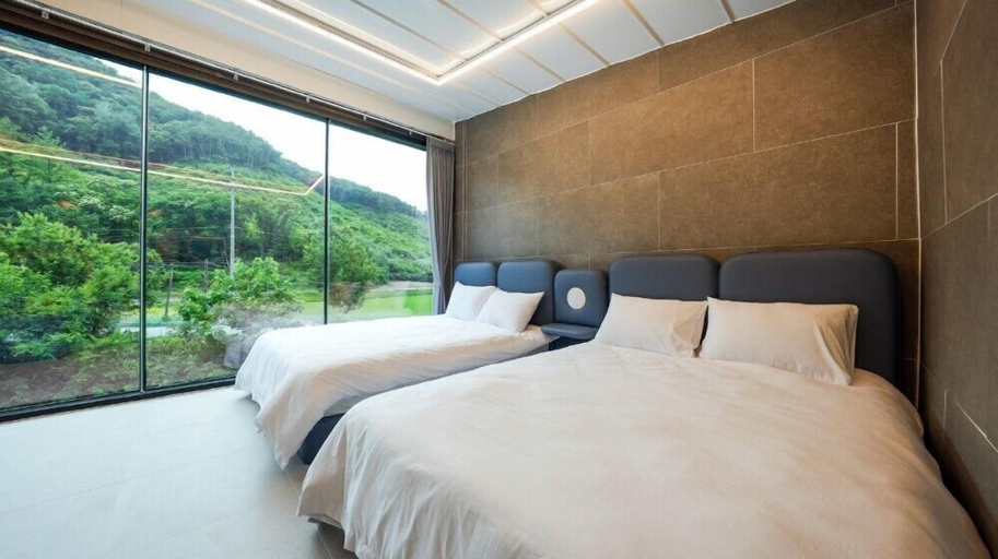 Bedroom 3, Metaverse Pension, Gapyeong