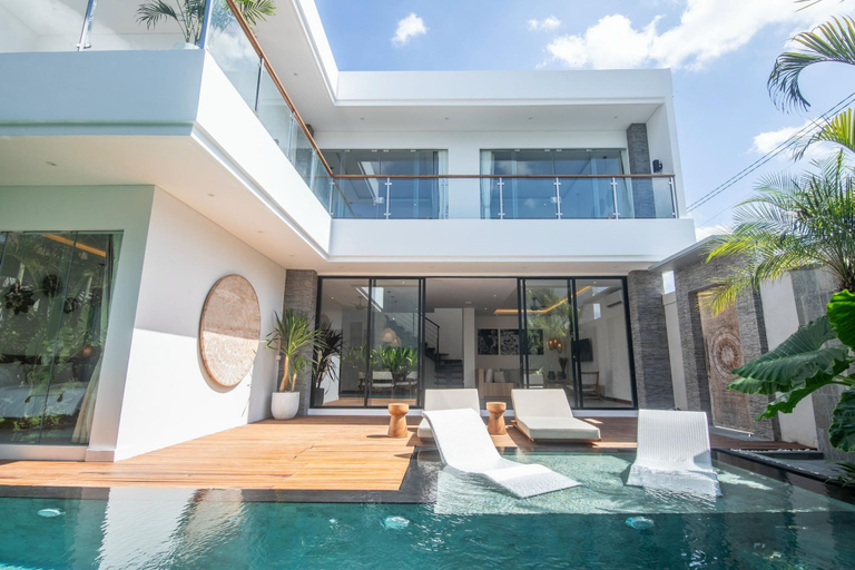Room 5, Brand New 4br Villa Enclosed Living Canggu, Badung