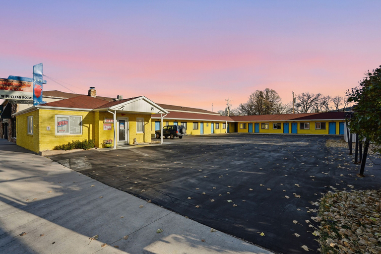 Exterior & Views 2, Arrowhead Motel, Crook