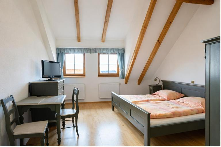 Bedroom 2, Hotelovy a jezdecky areal Dvur Krutenice, Klatovy
