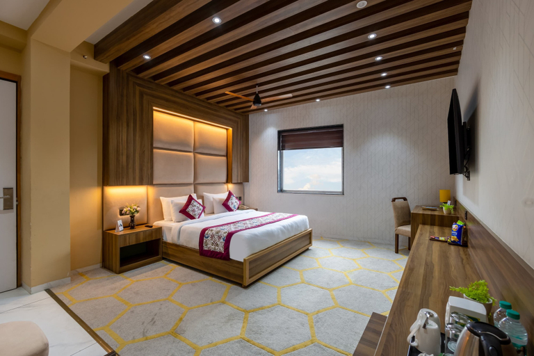 Bedroom 1, The SM Hotel By RMR Hotels, Delhi