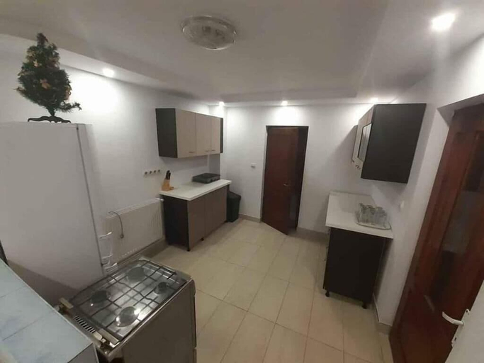 Others 5, Casa Edi, Dorna Candrenilor