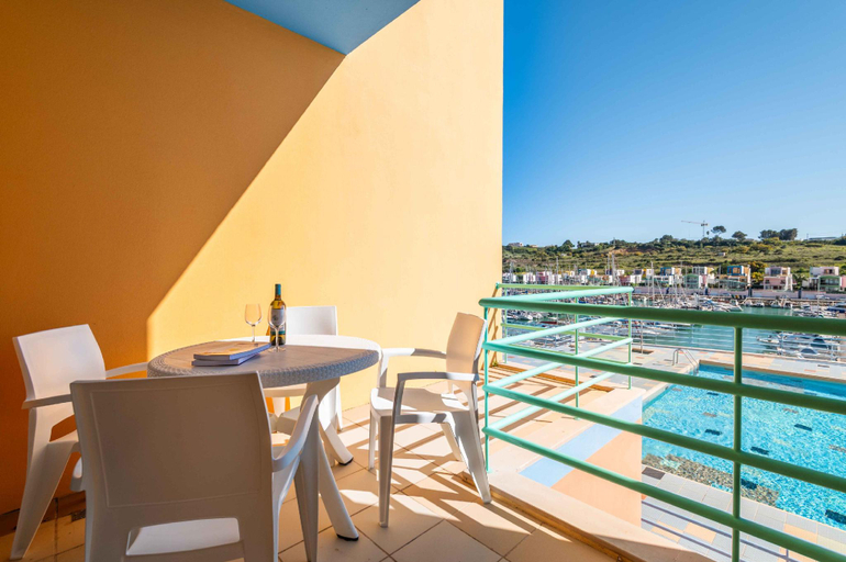 3, Marina View 1 Bedroom Apartment w Swimming Pool, Albufeira