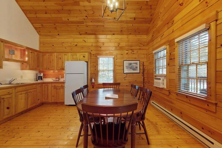 Room 3, Point Lookout East, Waldo