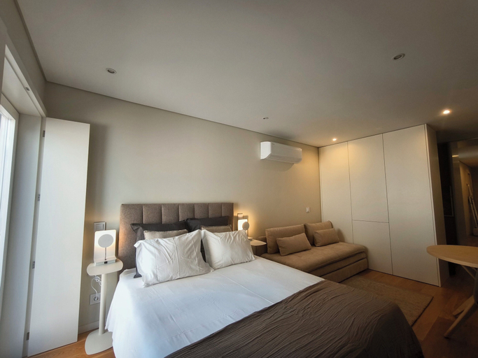 Room 3, Carmo Cinema Apartments, Porto