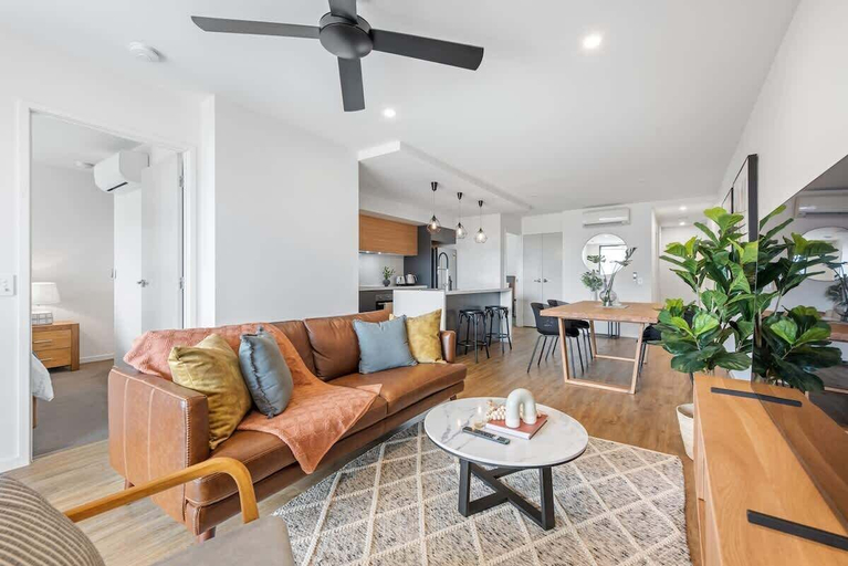 Primary image, Stylish & Superb! 2bed/2bath/1car~ Walk to CBD, Spring Hill
