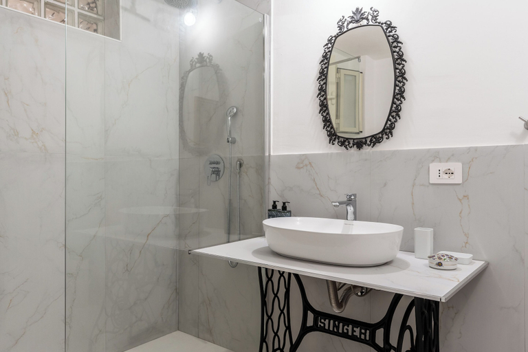 Bathroom 2, Dinologo Modern Flat by Wonderful Italy, Syracuse