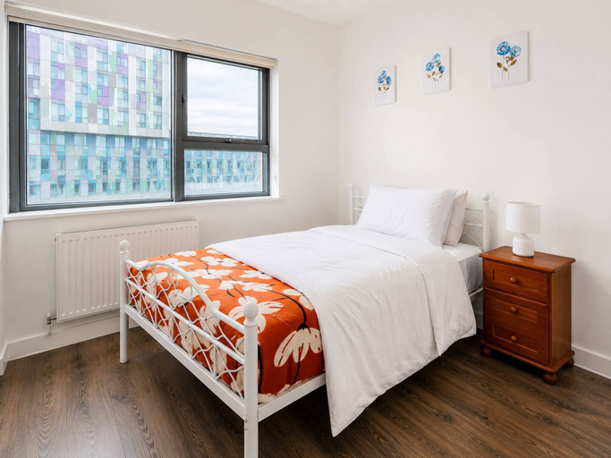 Room 5, Spacious 2BR Sleeps 7, Long Stays, London