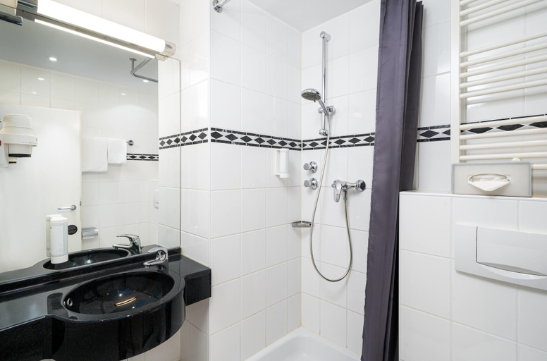 Bathroom 5, elaya hotel hannover city, Trademark by Wyndham, Region Hannover