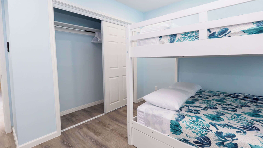 Room 4, New 5BR Remodel, Heated Pool, Game Room, Cameron