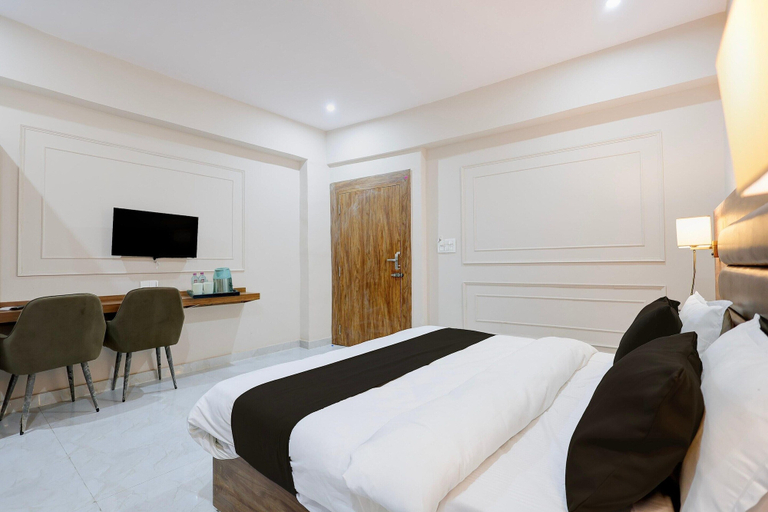 Room 3, Premium Valley View With Balcony Haldwani, Nainital