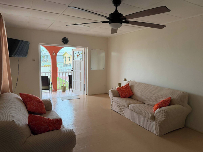 Living area 5, Hy-de-way 3BR Near Miami Beach & Oistins