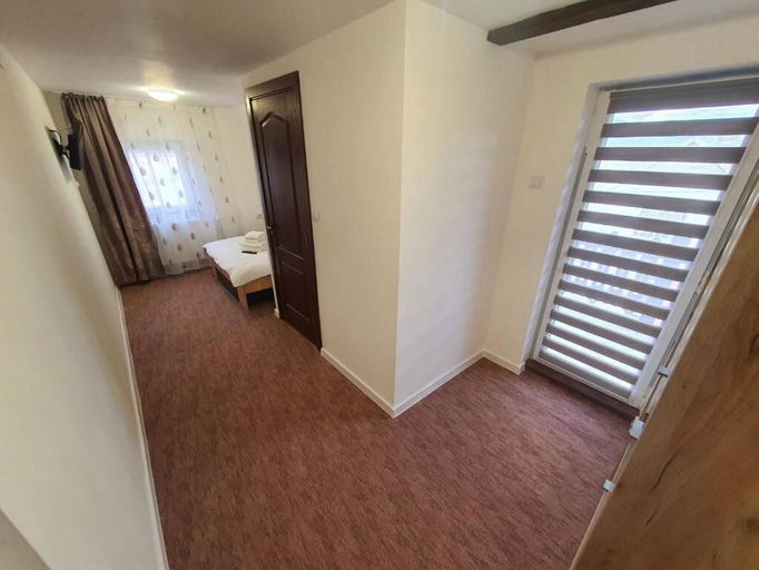 Others 4, Casa Edi, Dorna Candrenilor