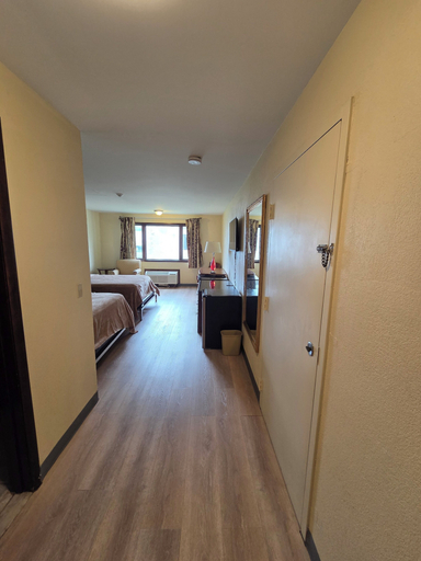 Bedroom 4, HILLTOP INN, Washington