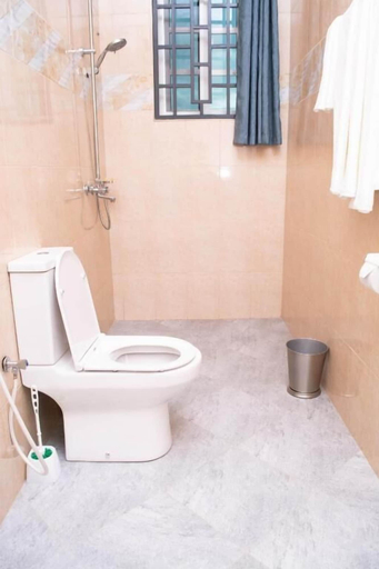 Bathroom 3, KIGONGONI GAZELLA HOTEL, Monduli
