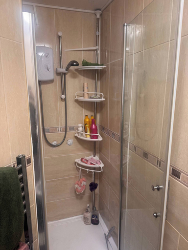 Bathroom 3, Cosy, One-bedroom Flat in Tottenham, London
