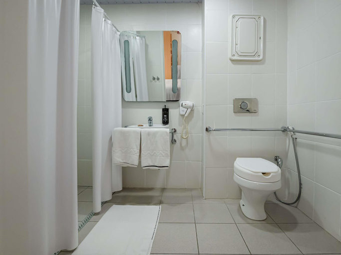 Bathroom 3, ibis Mogi das Cruzes Shopping, Mogi das Cruzes