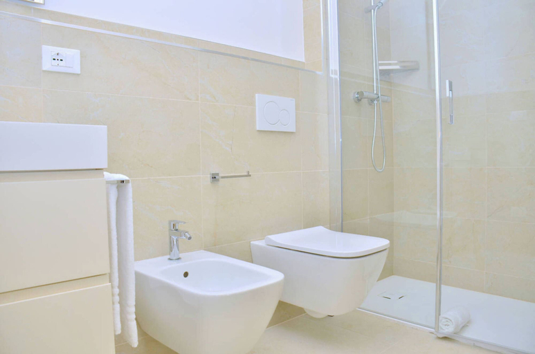 Bathroom 3, Charming Seaside Escape With Bright Interiors, Venezia
