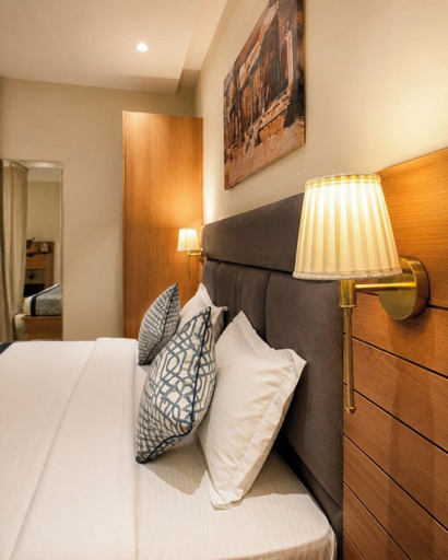 Room 5, Royal Regal-rooms & suits, Gwalior