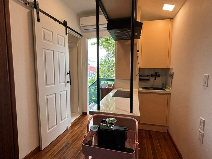 Private kitchen, Annie's Heritage Suites, Rainville