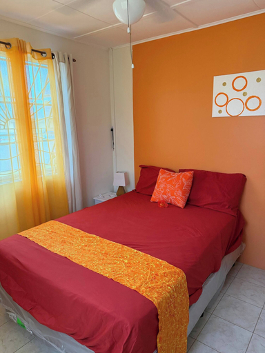 Room 4, Hy-de-way 3BR Near Miami Beach & Oistins