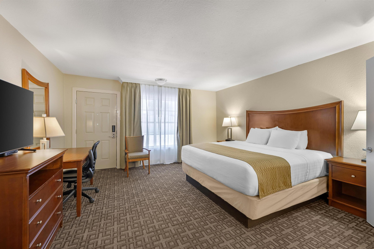 Bedroom 4, Best Western Swiss Clock Inn, Reeves