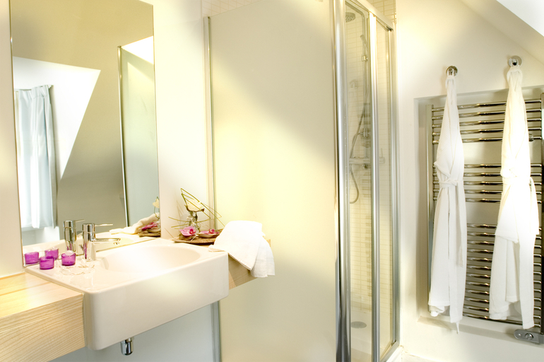 Bathroom 4, Hotel La Croix Blanche Fontevraud, Maine-et-Loire