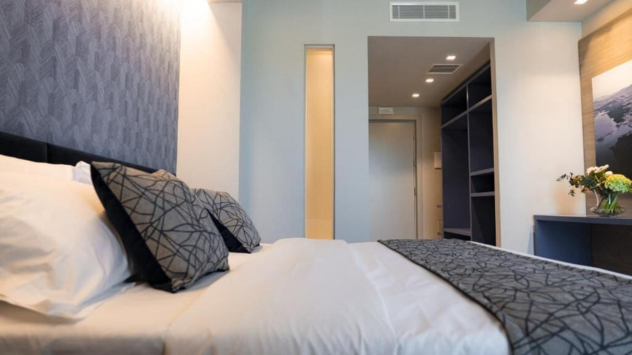Room 5, TubHotel, Fermo