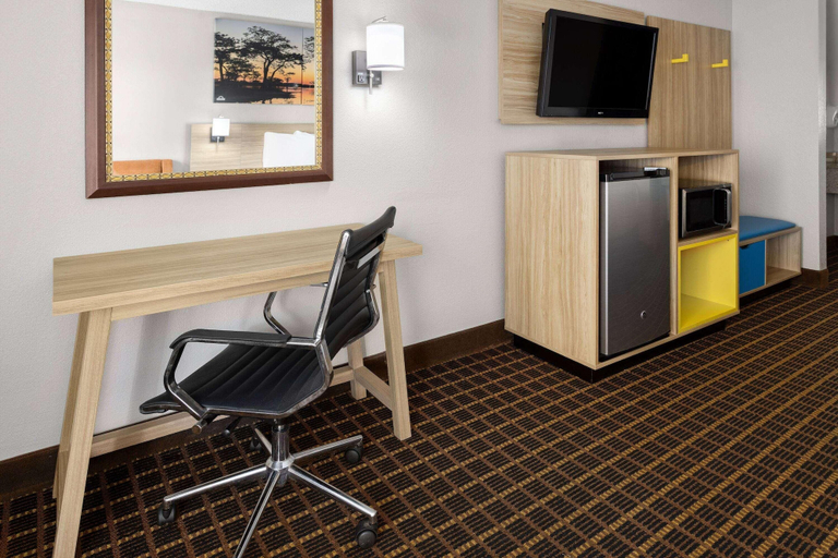 Others 5, Quality Inn Waycross, Ware