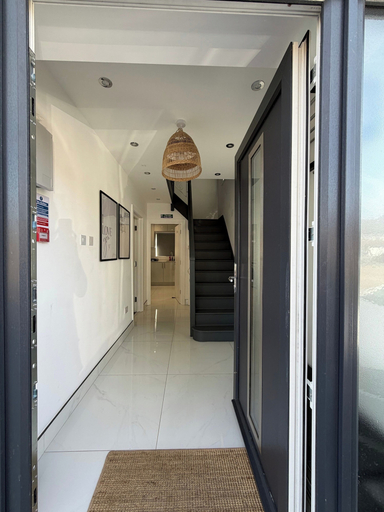 Interior, House Sleeps 9 With Wifi, Slough