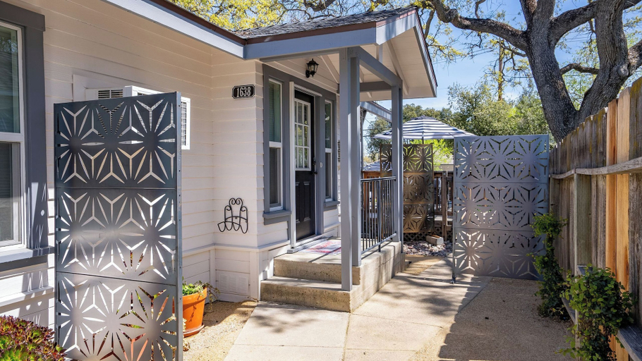 Interior 4, Hideaway on Oak by Avantstay Private Deck + Firepit + Cornhole Downtown Paso Robles, San Luis Obispo