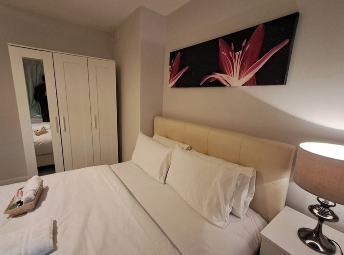 Room 4, Modern spacious 3 Bedroom House in Birmingham, Birmingham