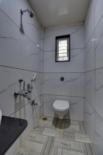 Bathroom 2, hotel sai vishvakarma, Ahmadnagar
