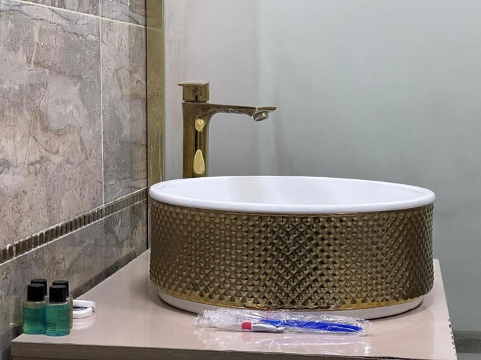 Bathroom 3, Central City Department Hotel, Baku