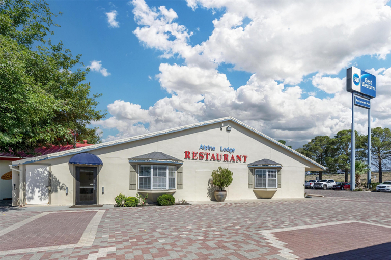 Exterior & Views 2, Best Western Swiss Clock Inn, Reeves