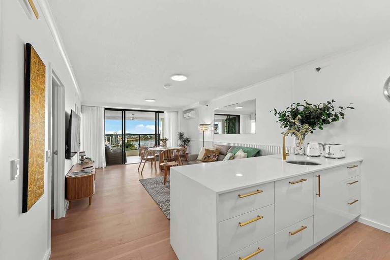 Interior 5, Stunning! 2bed, 1bath, 1car, Views ~ CBD, Brisbane