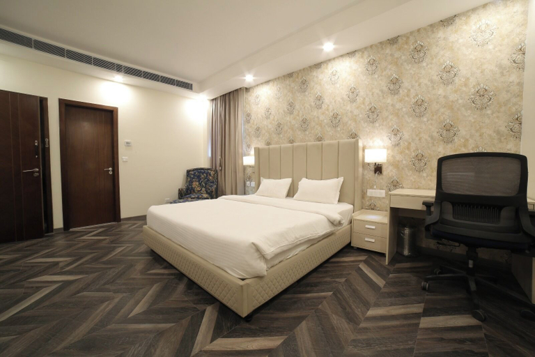 Room 4, La Flora Resort, Meerut