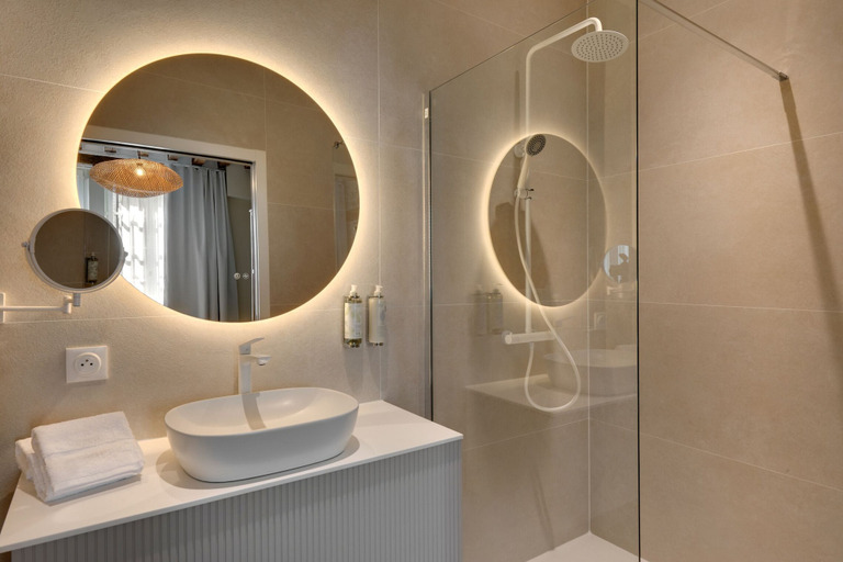 Bathroom 2, Maison 1642, Côte-d'Or