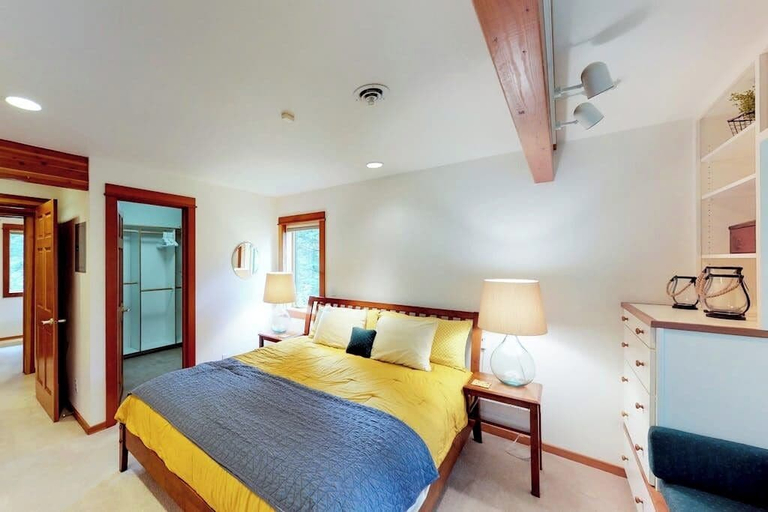 Interior 2, Girdwood Compound: Jetted Tub, Mountain Views,, Anchorage
