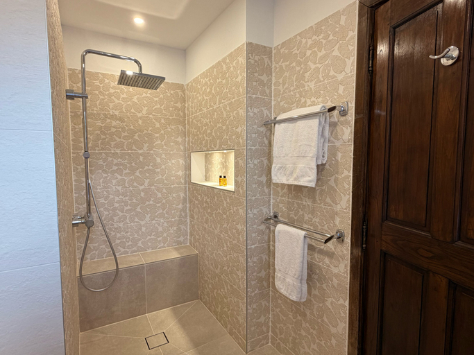 Bathroom 4, Hôtel 4* Les 3 Barbus, Gard