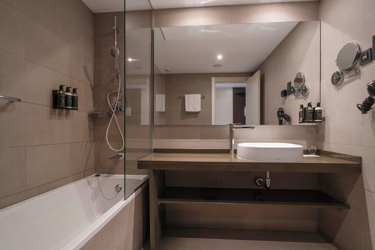 Bathroom 5, Hotel Exe Moncloa, Madrid