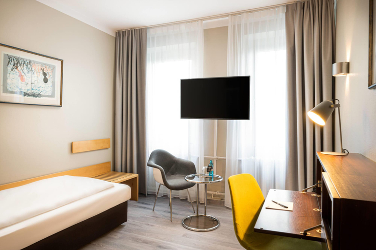 Bedroom 2, elaya hotel hannover city, Trademark by Wyndham, Region Hannover