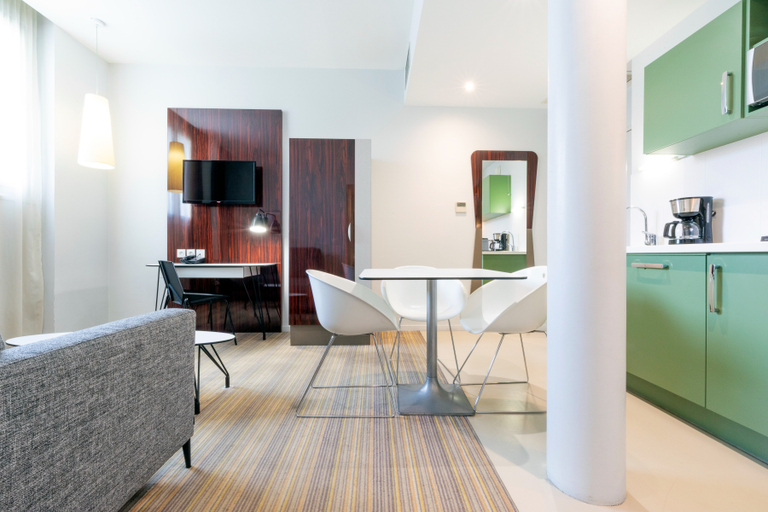 Bedroom 3, Privilege Apparthotel St Exupery, Haute-Garonne