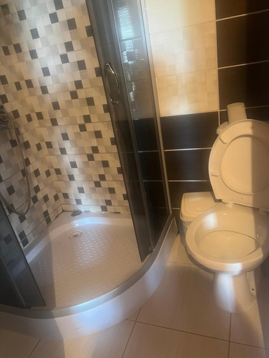 Bathroom, Ілона, Berehivs'kyi