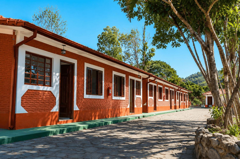 Exterior & Views